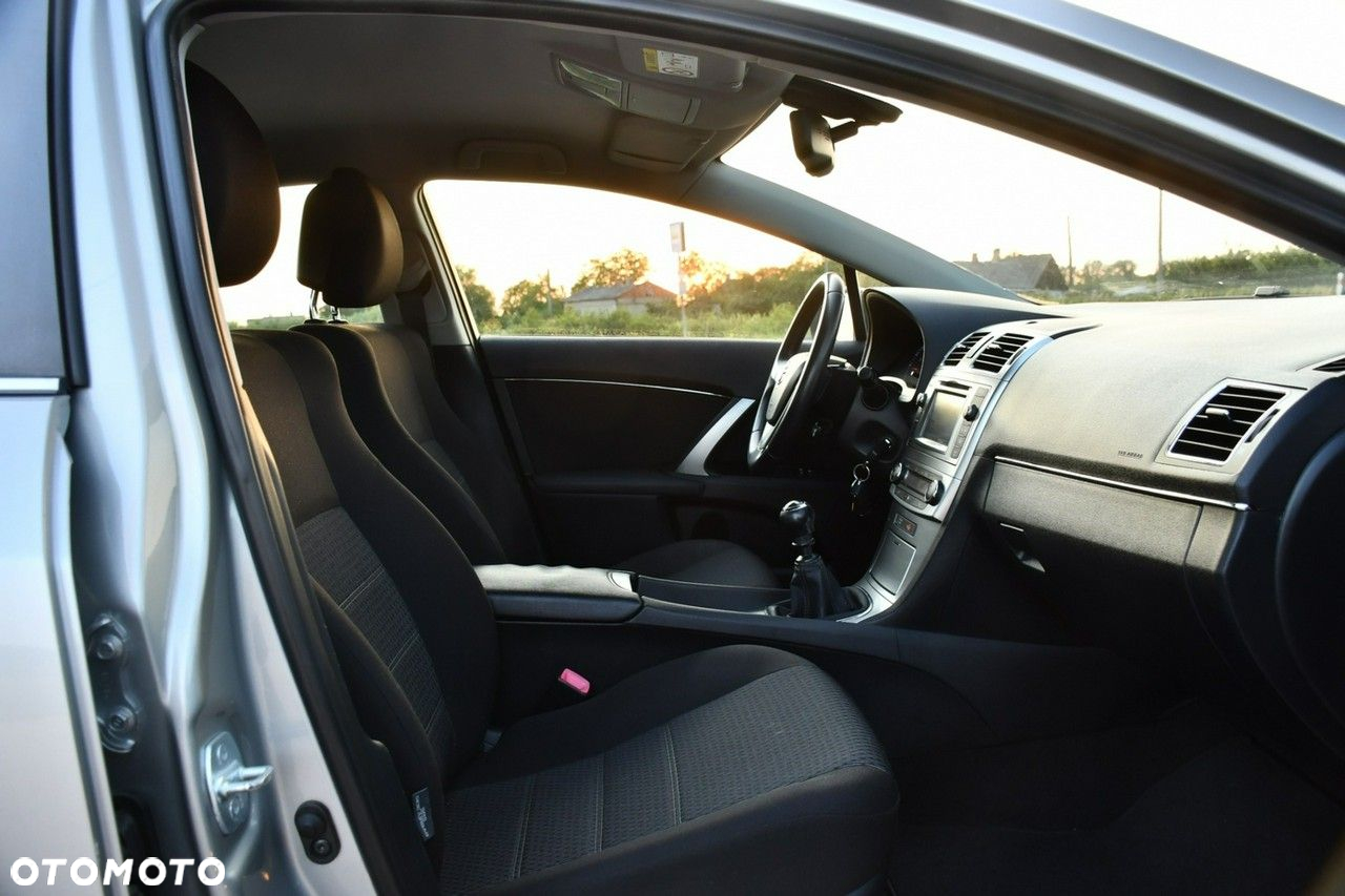 Toyota Avensis - 36