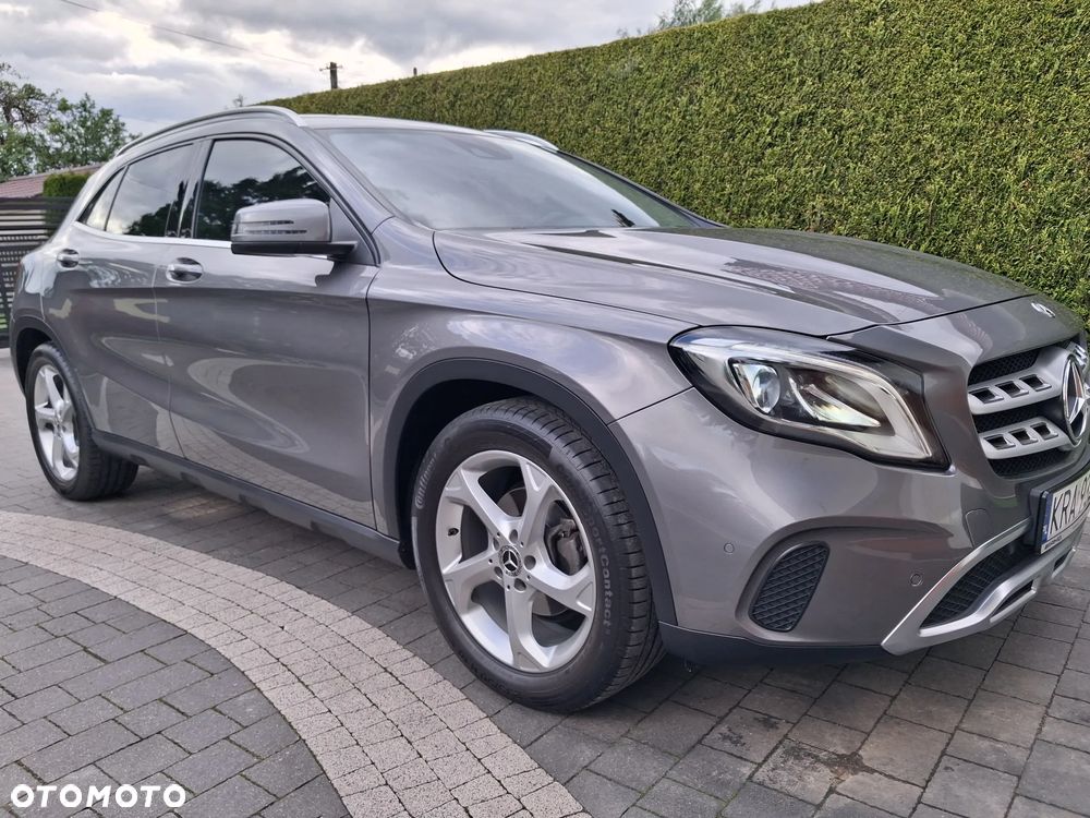 Mercedes-Benz GLA 180 AMG Line - 4