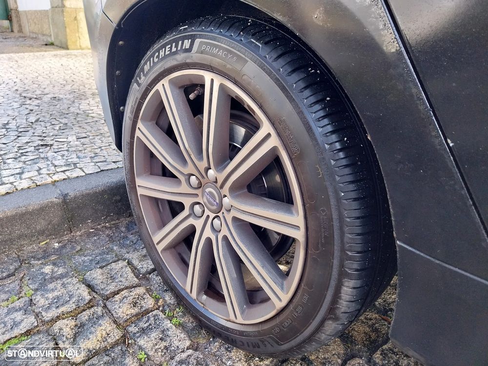 Volvo V60 2.4 D6 Momentum AWD Phev - 4