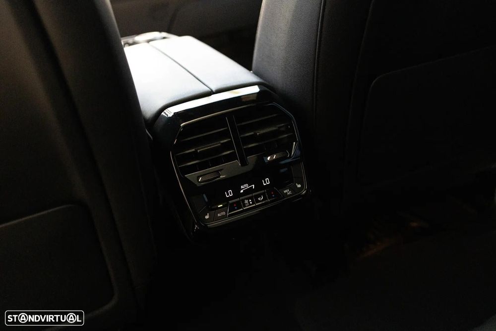BMW iX xDrive 40 Pack Desportivo - 37