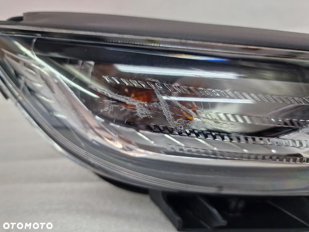 HYUNDAI KONA 17- PRAWA LAMPA PRZEDNIA PRZÓD LED / DRL , NR 92208-J9000 , NR AUKCJI LA643 - 6