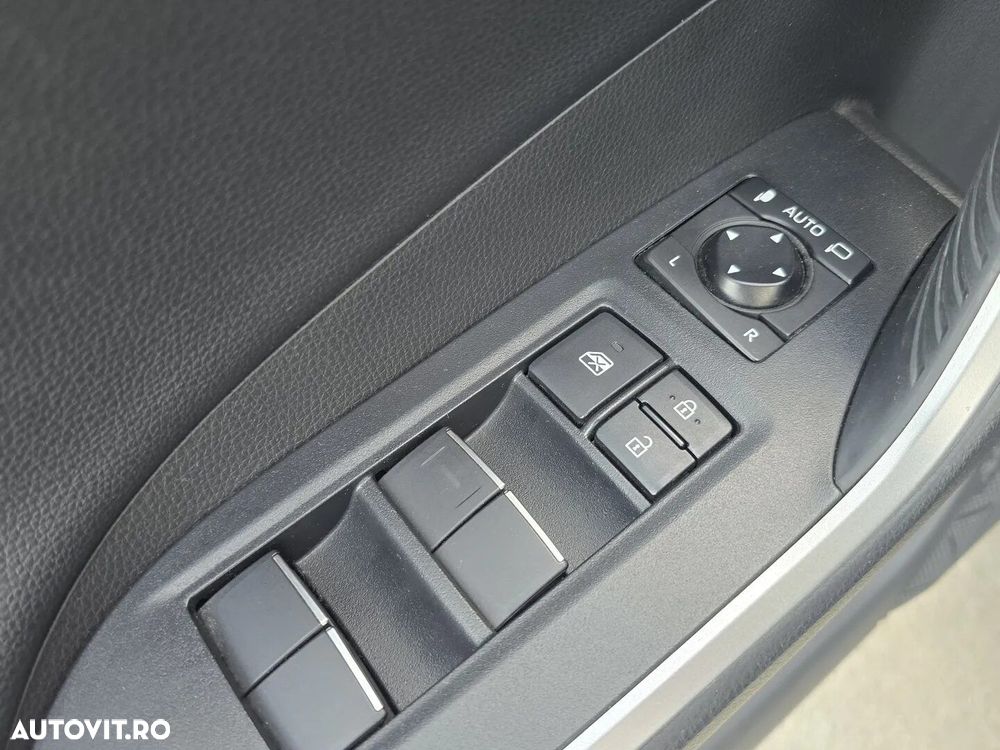 Toyota RAV4 - 8