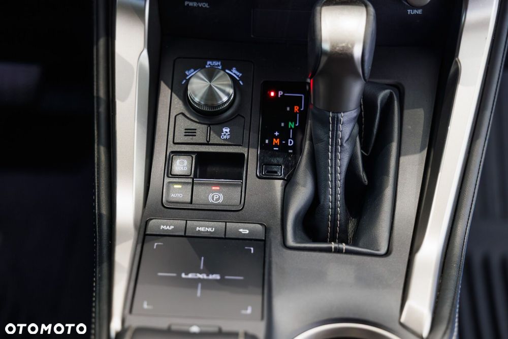 Lexus NX 300 F Impression AWD - 38