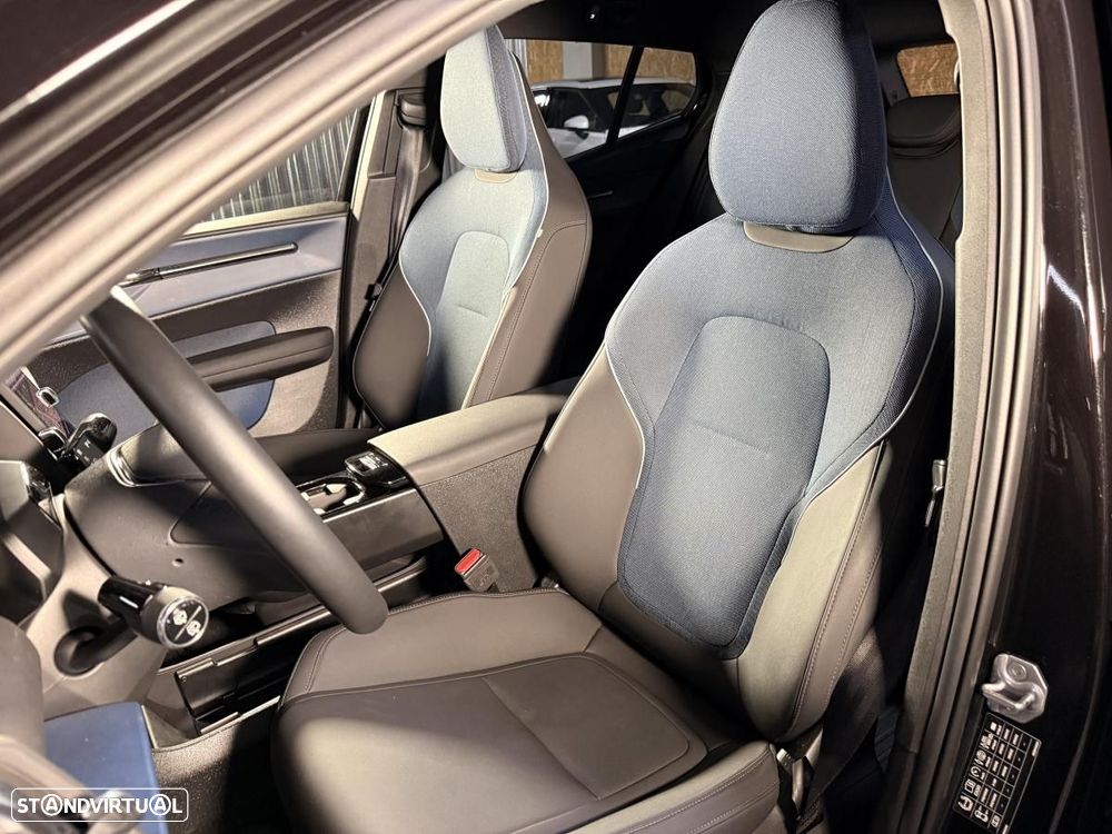 Volvo EX30 Single Motor Extended Range RWD Ultra - 38