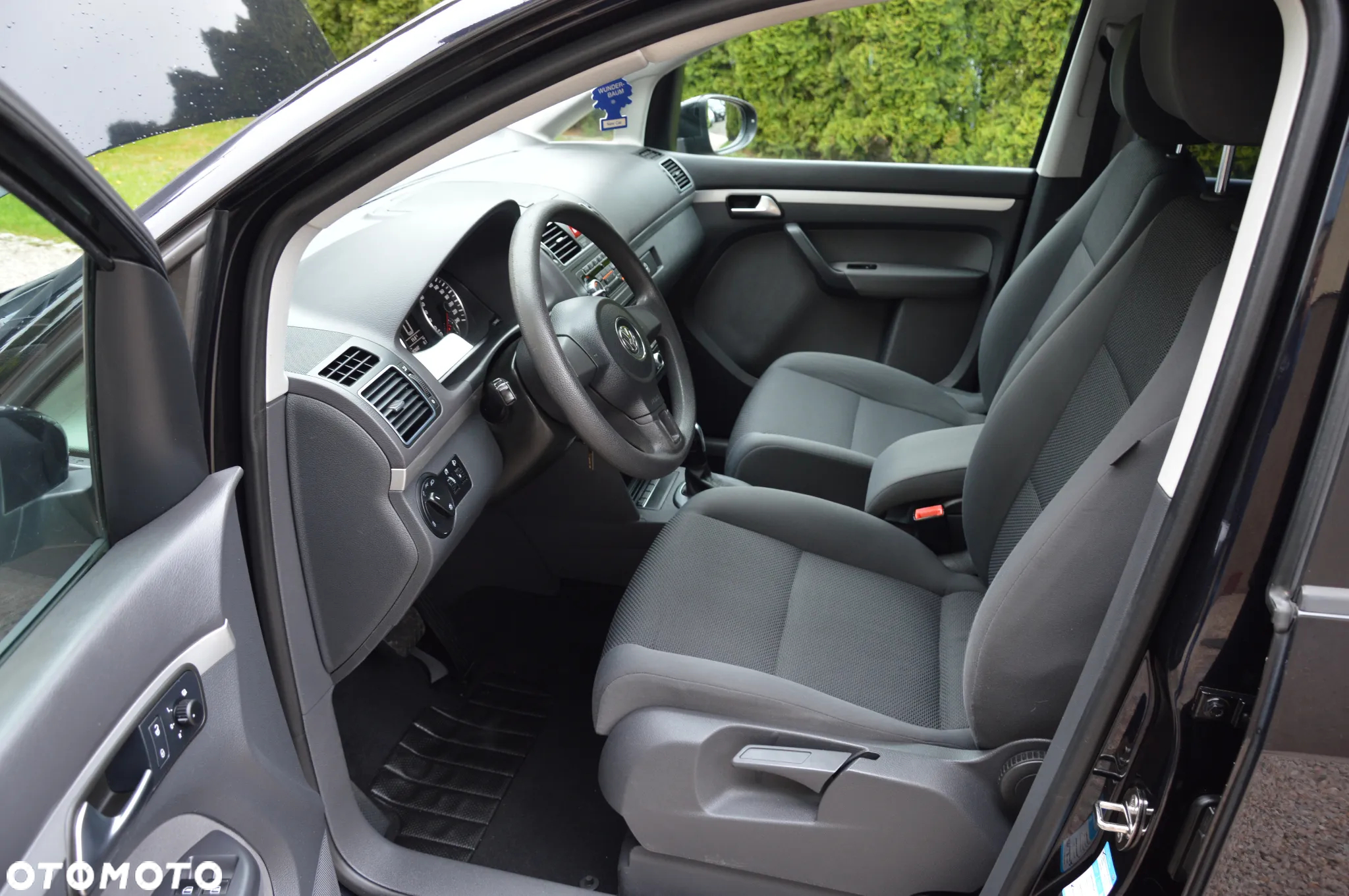 Volkswagen Touran - 25