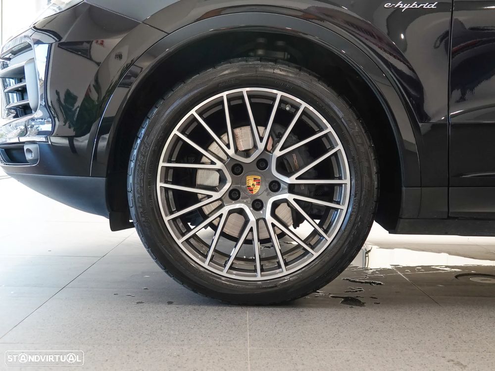 Porsche Cayenne Coupé E-Hybrid - 25