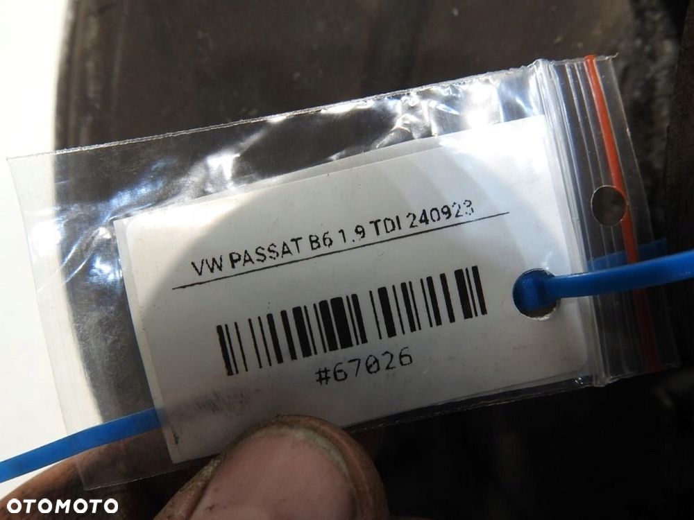 PIASTA ZWROTNICA PRAWY PRZÓD VW PASSAT B6 1.9 TDI - 5