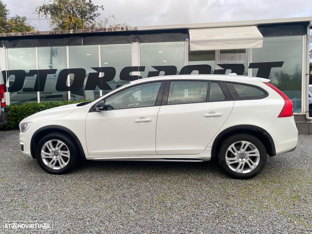 Volvo V60 Cross Country 2.0 D4 Momentum Geartronic - 3