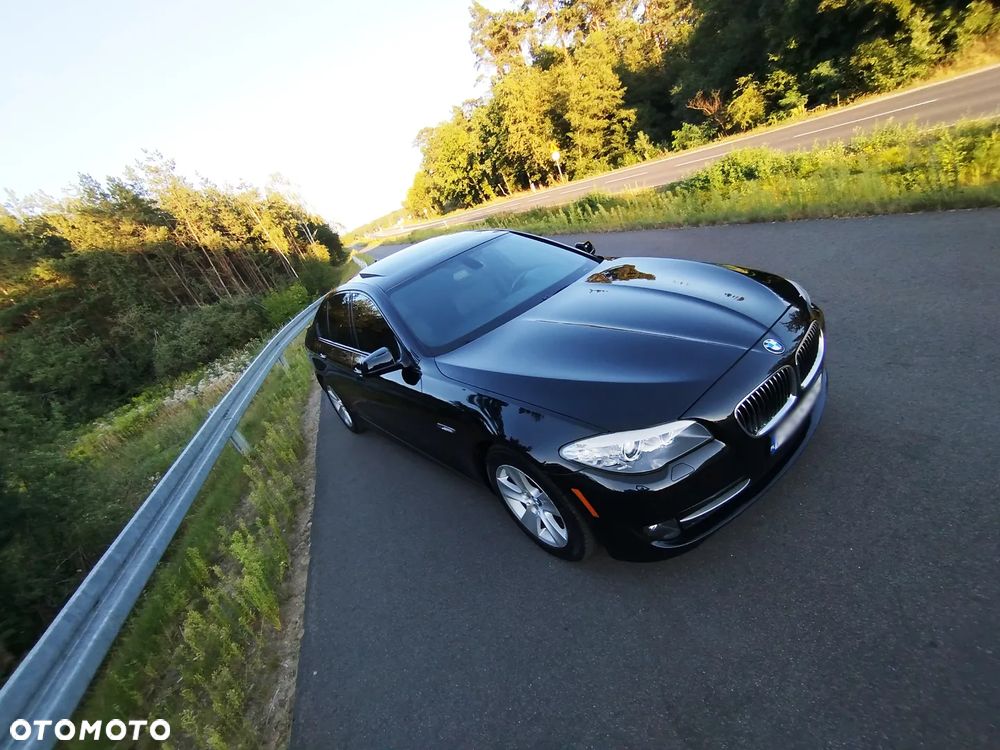 BMW Seria 5 528i - 2