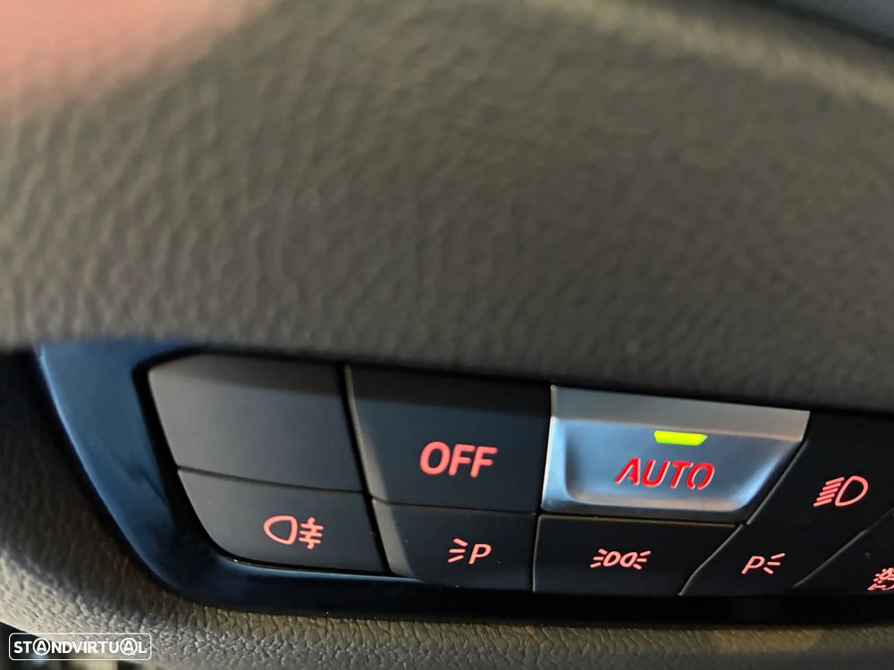 BMW 320 e Touring Corporate Edition Auto - 36