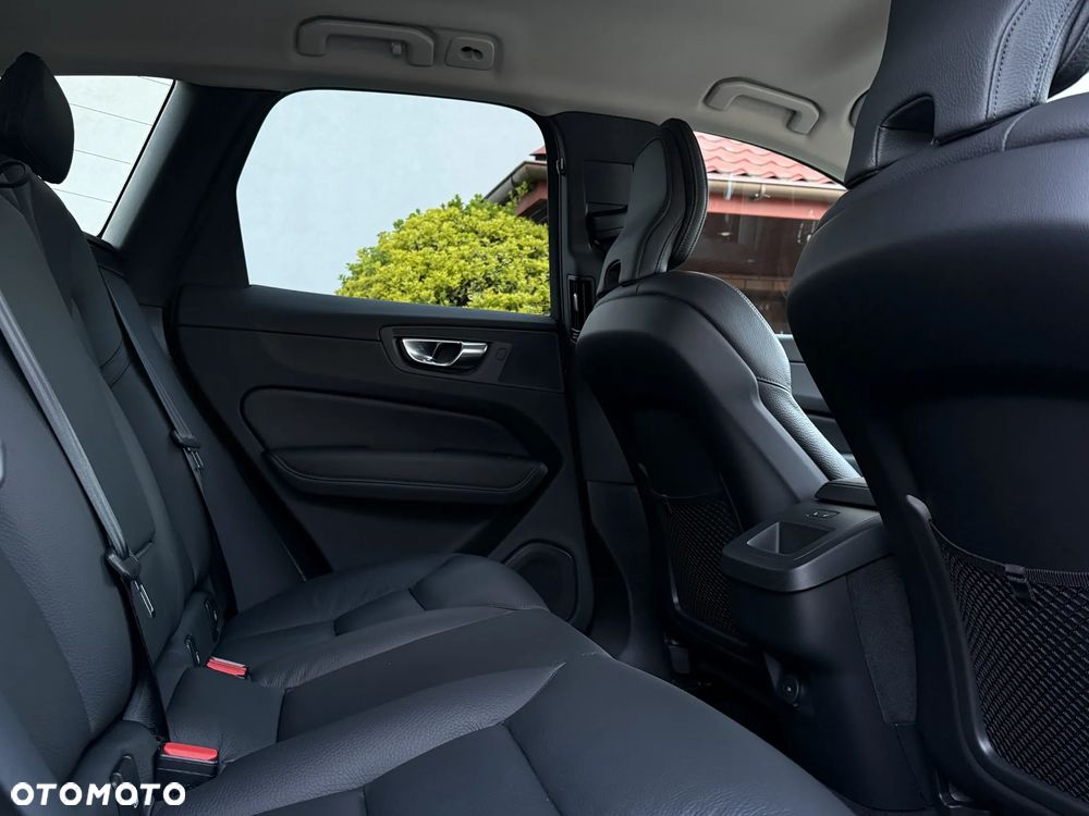 Volvo XC 60 B5 B AWD Geartronic RDesign - 12