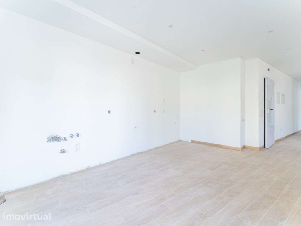 Apartamento T2 junto ao mercado- 200 mts da praia - Grande imagem: 2/84