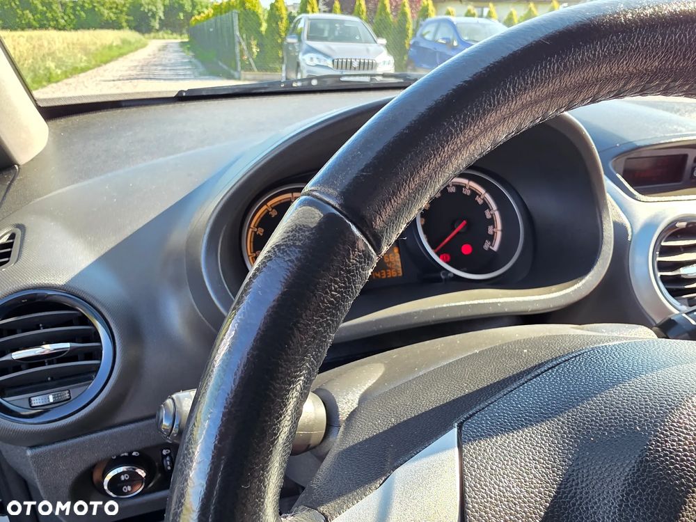 Opel Corsa 1.4 16V Cosmo - 22
