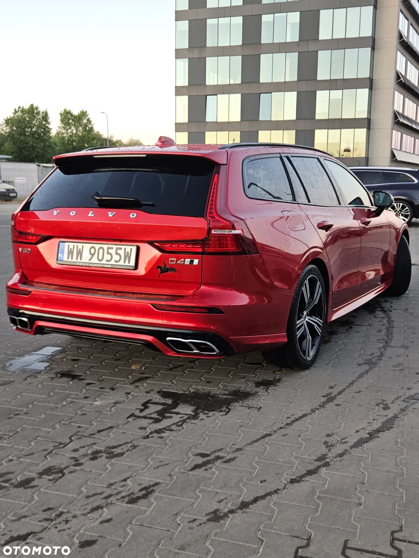 Volvo V60 D4 AWD R-Design - 1