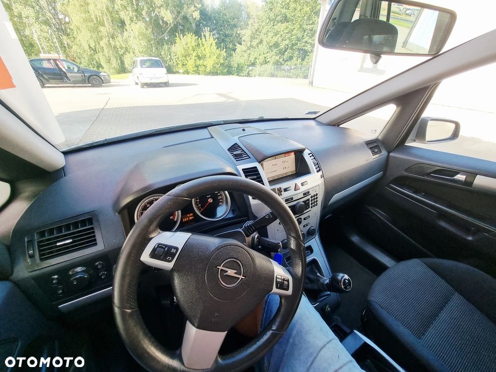 Opel Zafira 1.8 Cosmo - 40