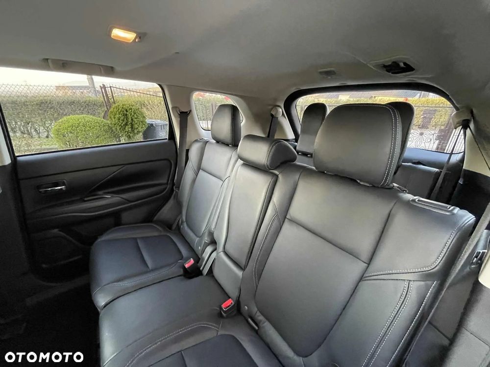 Mitsubishi Outlander 2.4 4WD CVT Instyle - 17