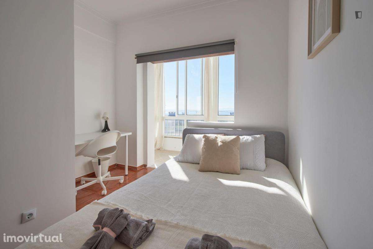 Quarto - localizado em Almada Lisbon - Grande imagem: 3/60