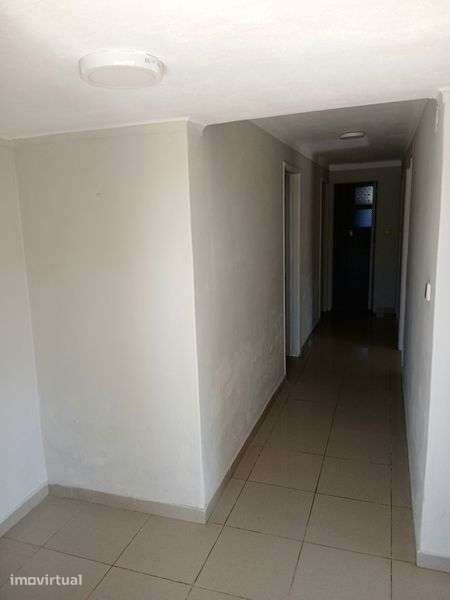 Andar de moradia t2 com terreno 1300 quadrados - Grande imagem: 2/8