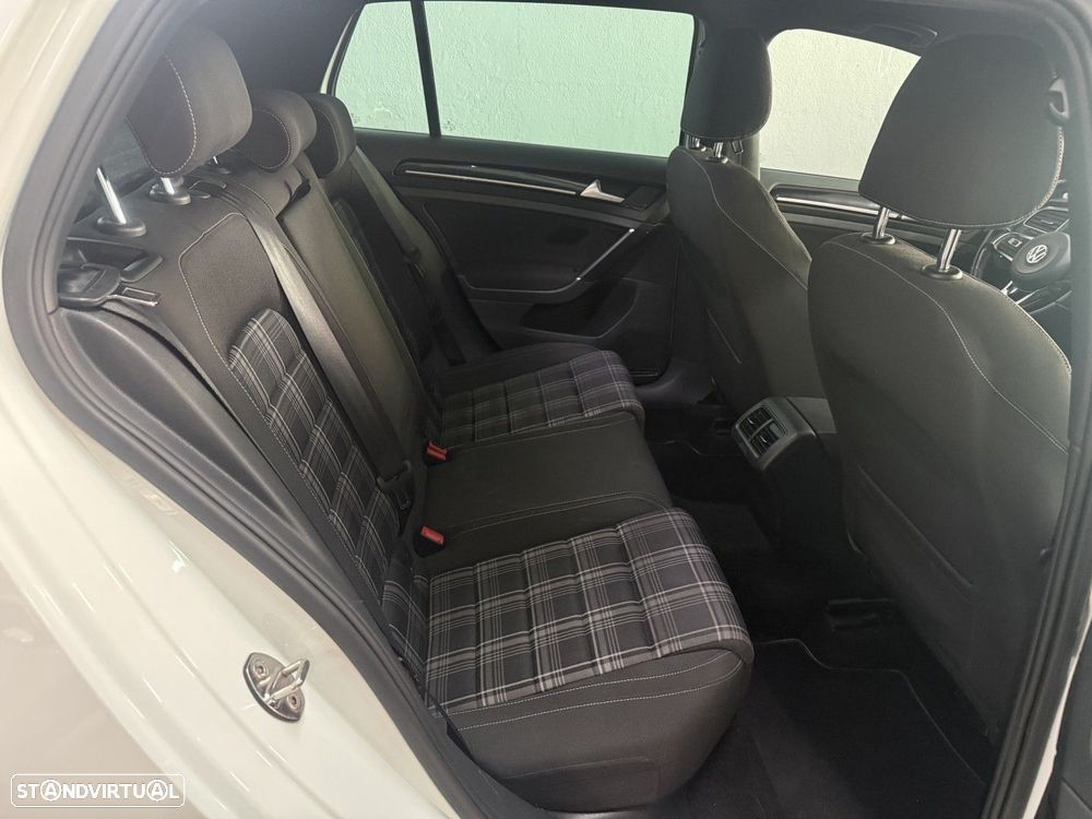 VW Golf 2.0 TDI GTD - 9
