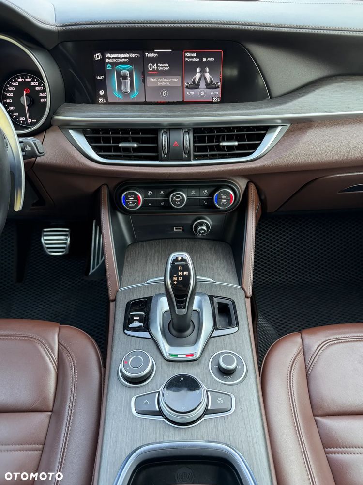 Alfa Romeo Stelvio 2.0 Turbo TI Q4 - 27