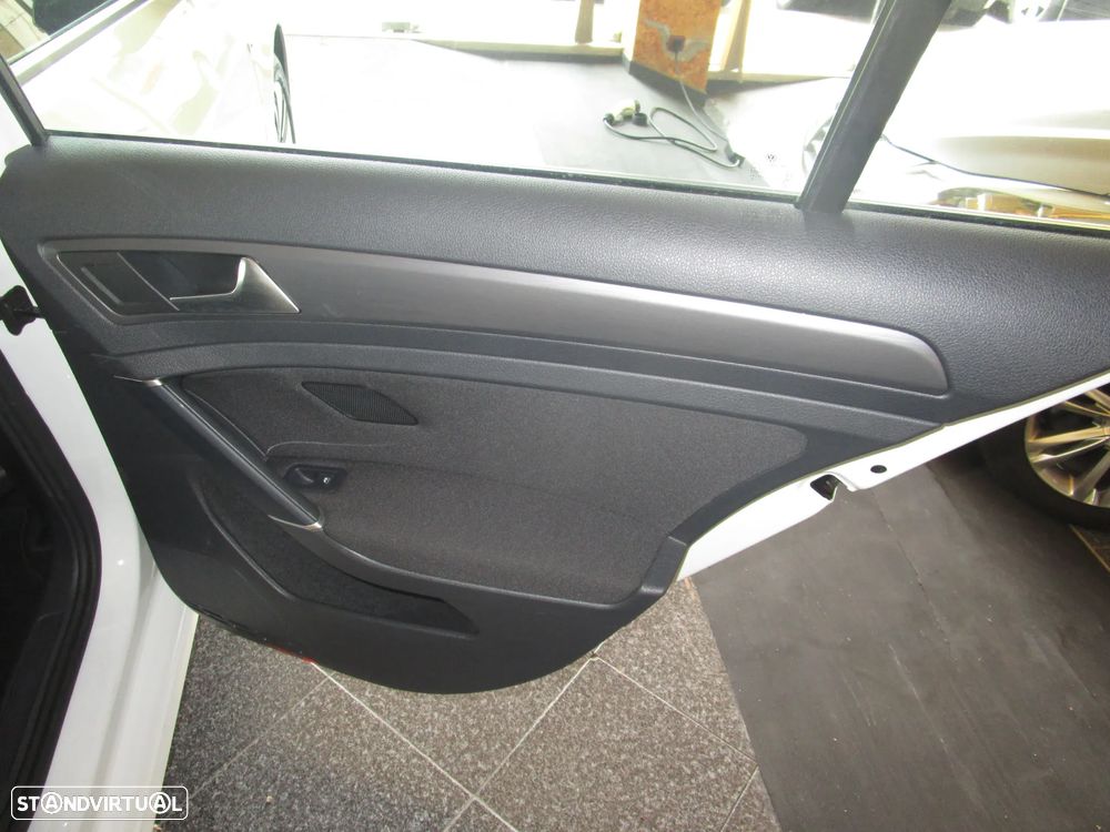 VW e-Golf AC/DC - 19