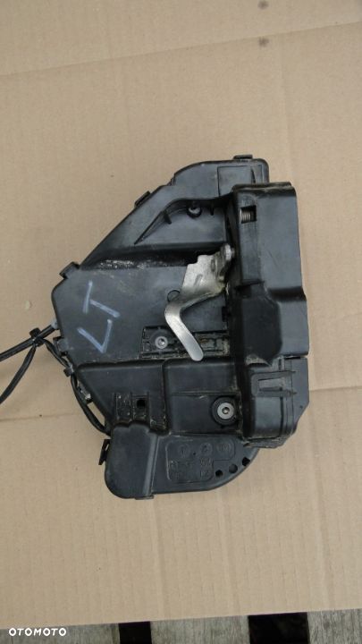 MERCEDES E-KLASA W211 SEDAN ZAMEK DRZWI LEWY TYŁ 02-09 EUROPA - 4