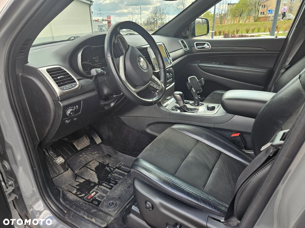 Jeep Grand Cherokee - 12
