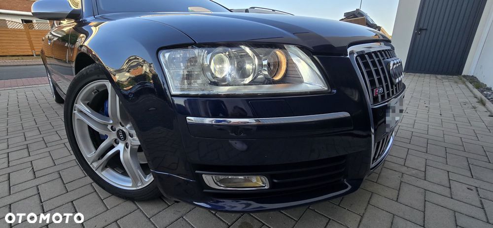Audi A8 4.2 Quattro - 12