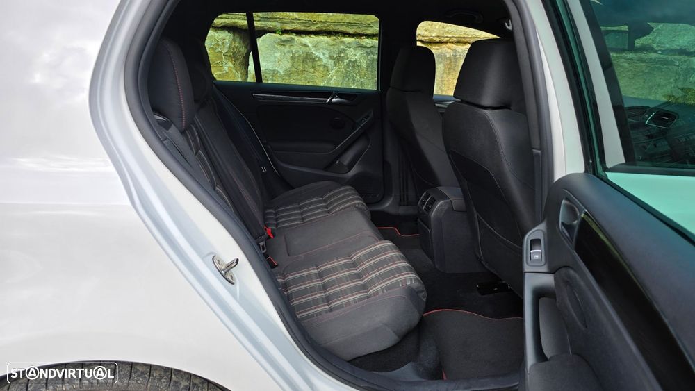 VW Golf 2.0 TSi GTI - 40