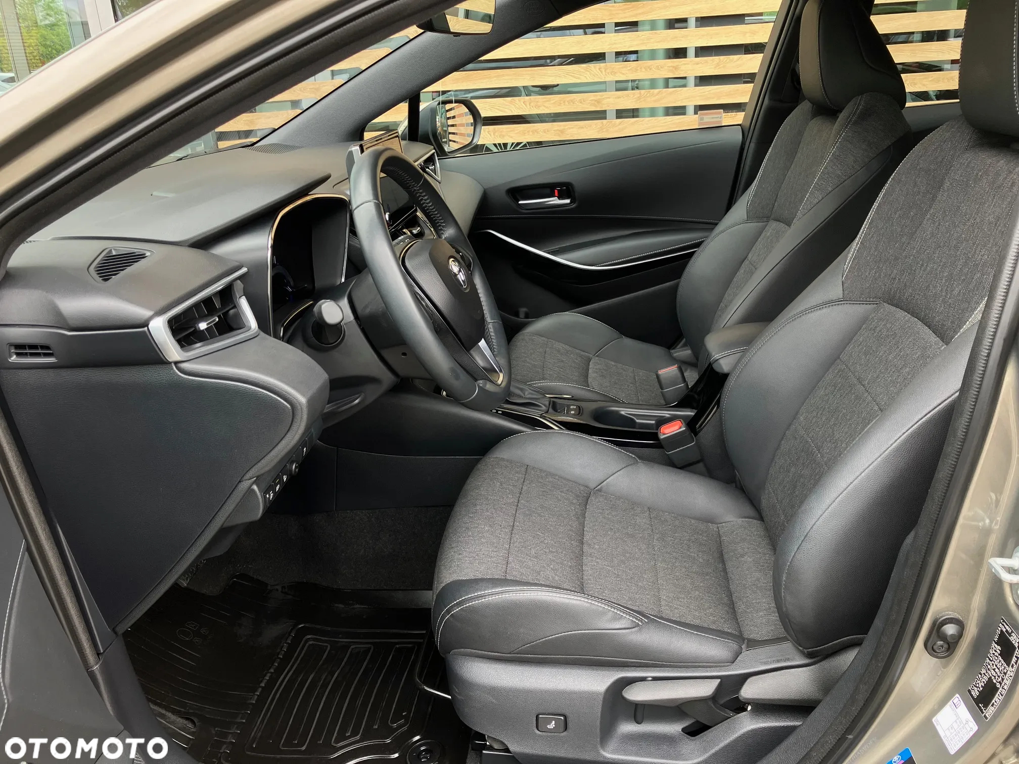Toyota Corolla 1.8 Hybrid Comfort - 33