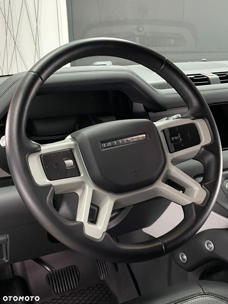 Land Rover Defender - 18