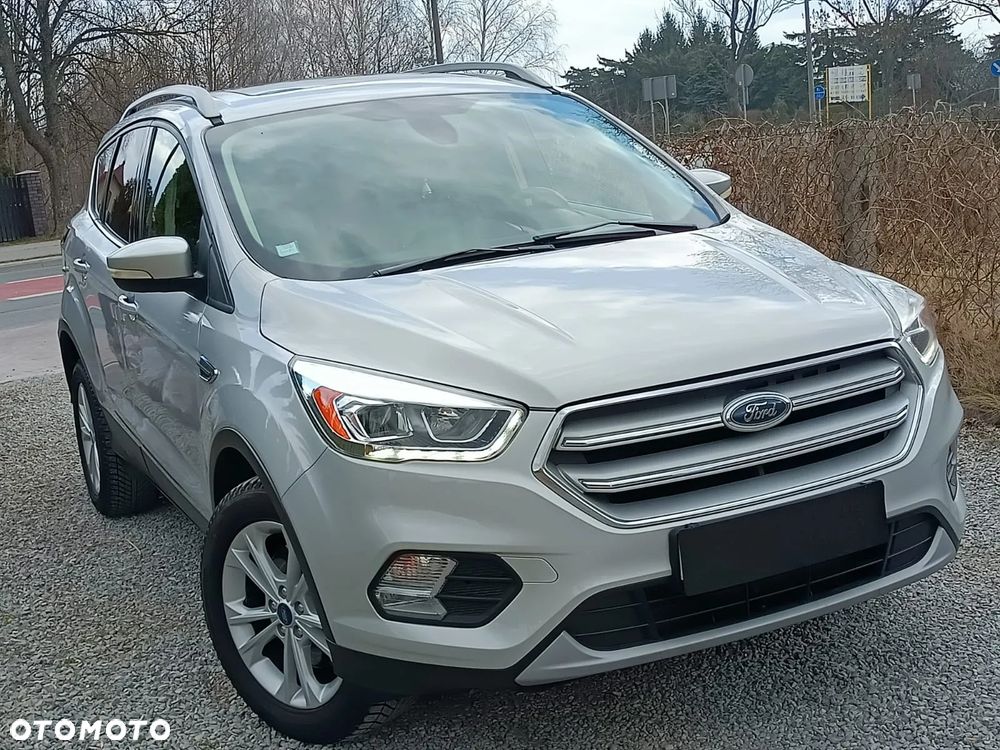 Ford Kuga 2.0 TDCi 2x4 Titanium - 4