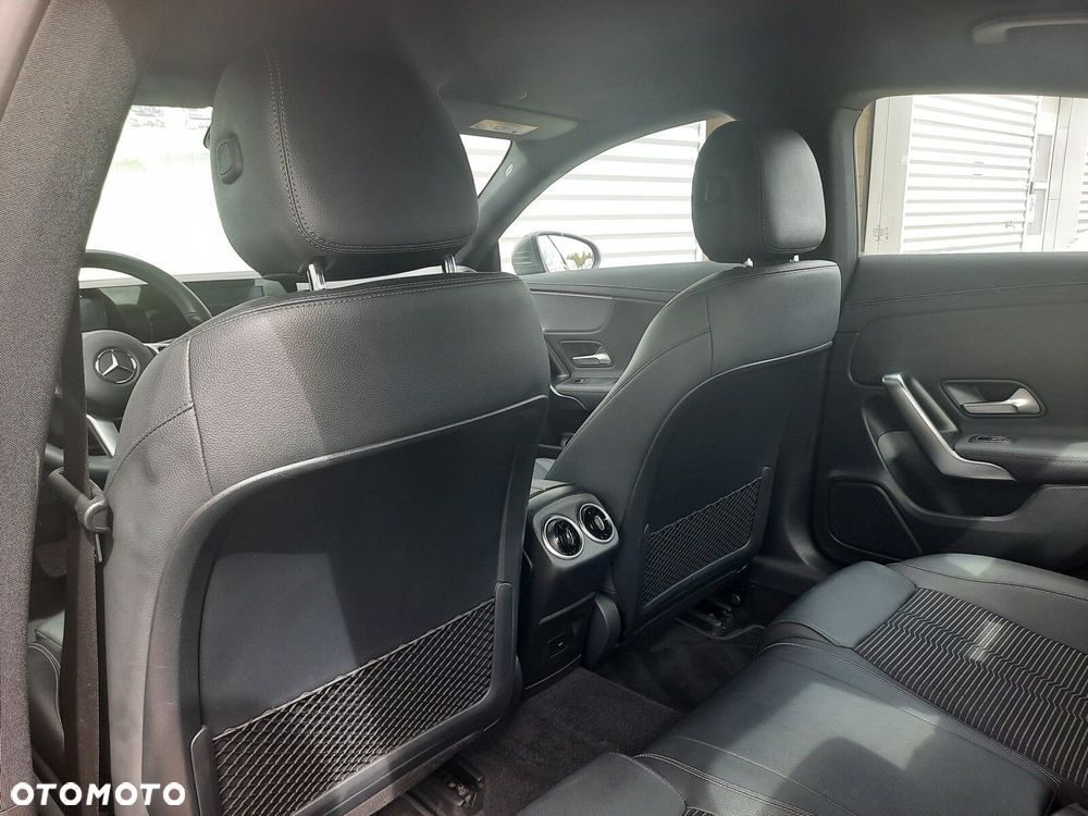 Mercedes-Benz CLA 250 Progressive 7G-DCT - 14