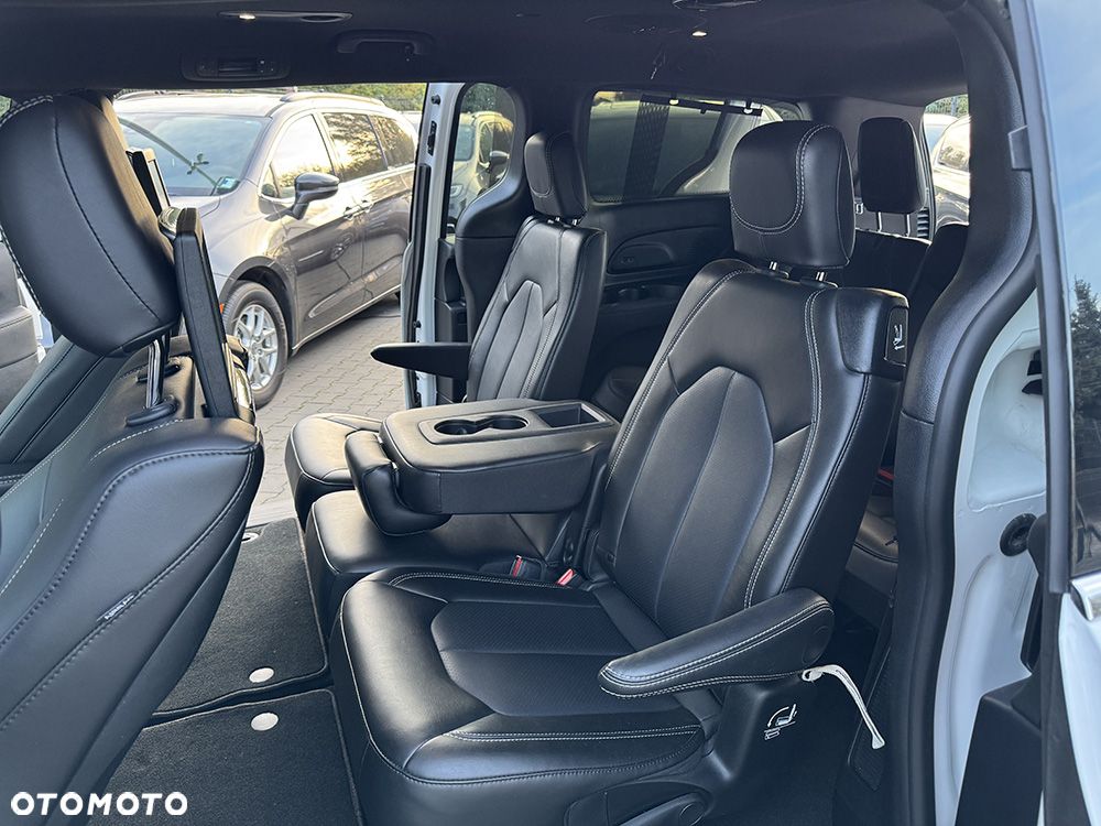 Chrysler Pacifica - 26