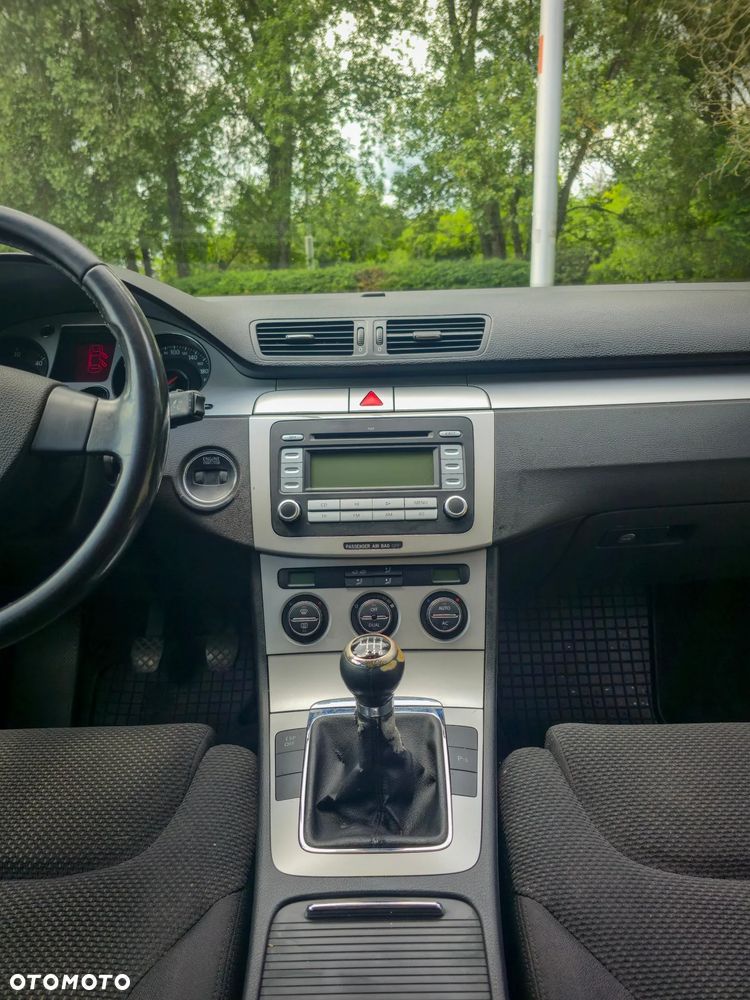 Volkswagen Passat 2.0 TDI Comfortline - 14