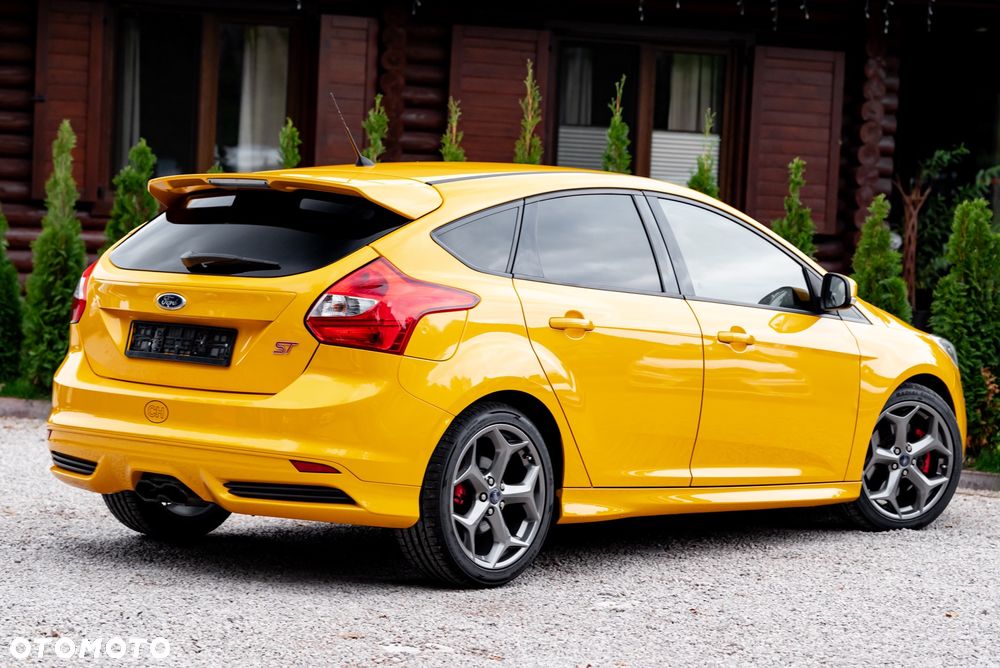 Ford Focus 2.0 EcoBoost ST - 10