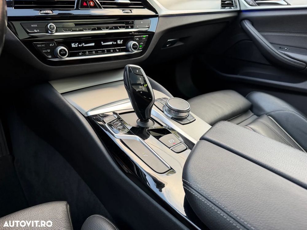 BMW Seria 5 520d Aut. Sport Line - 37