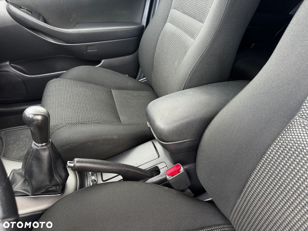 Toyota Avensis 1.8 VVT-i Executive - 24