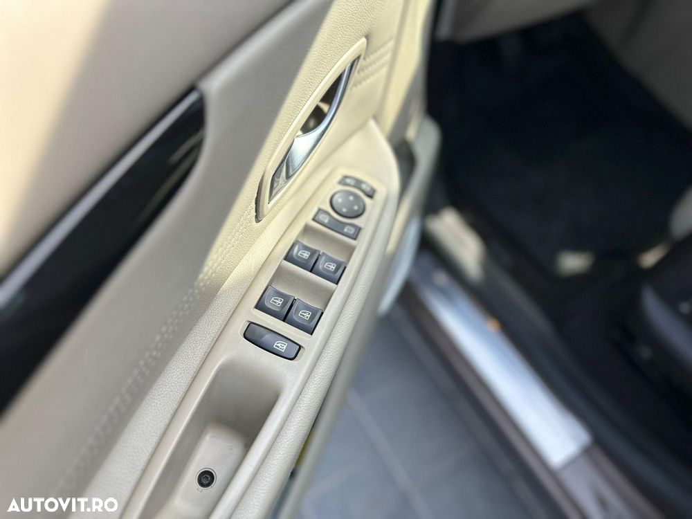 Renault Grand Scenic - 12