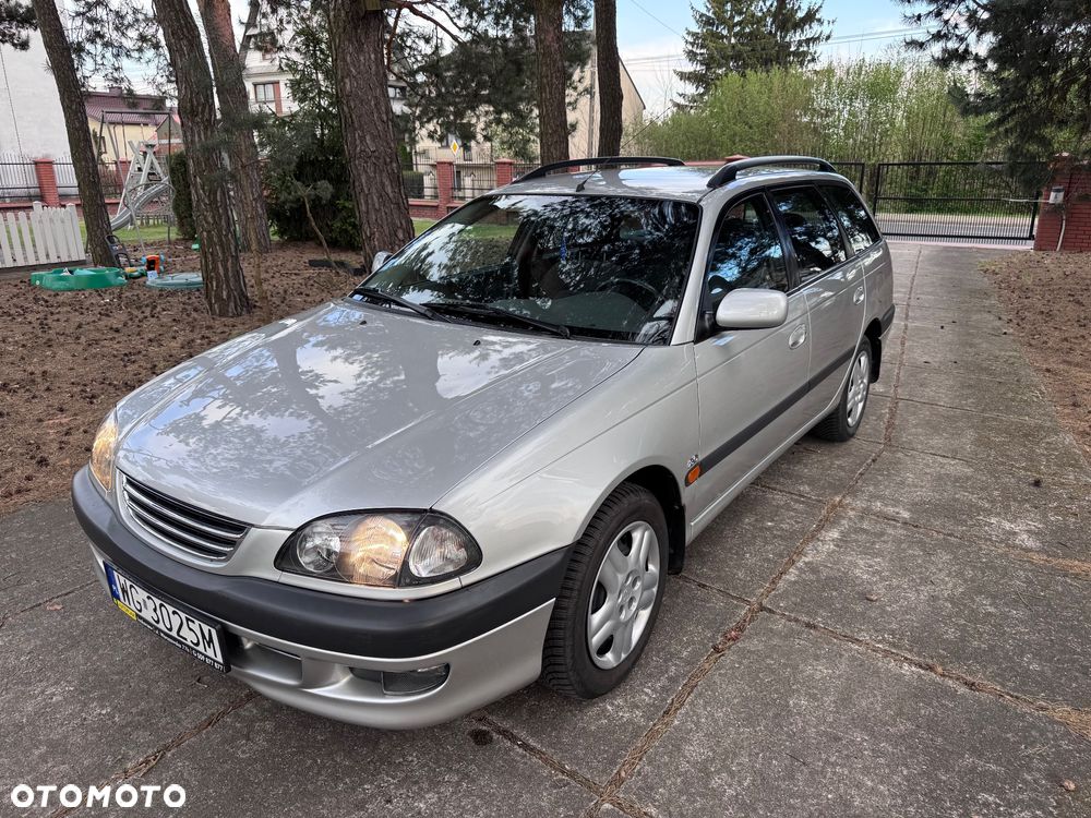 Toyota Avensis - 1