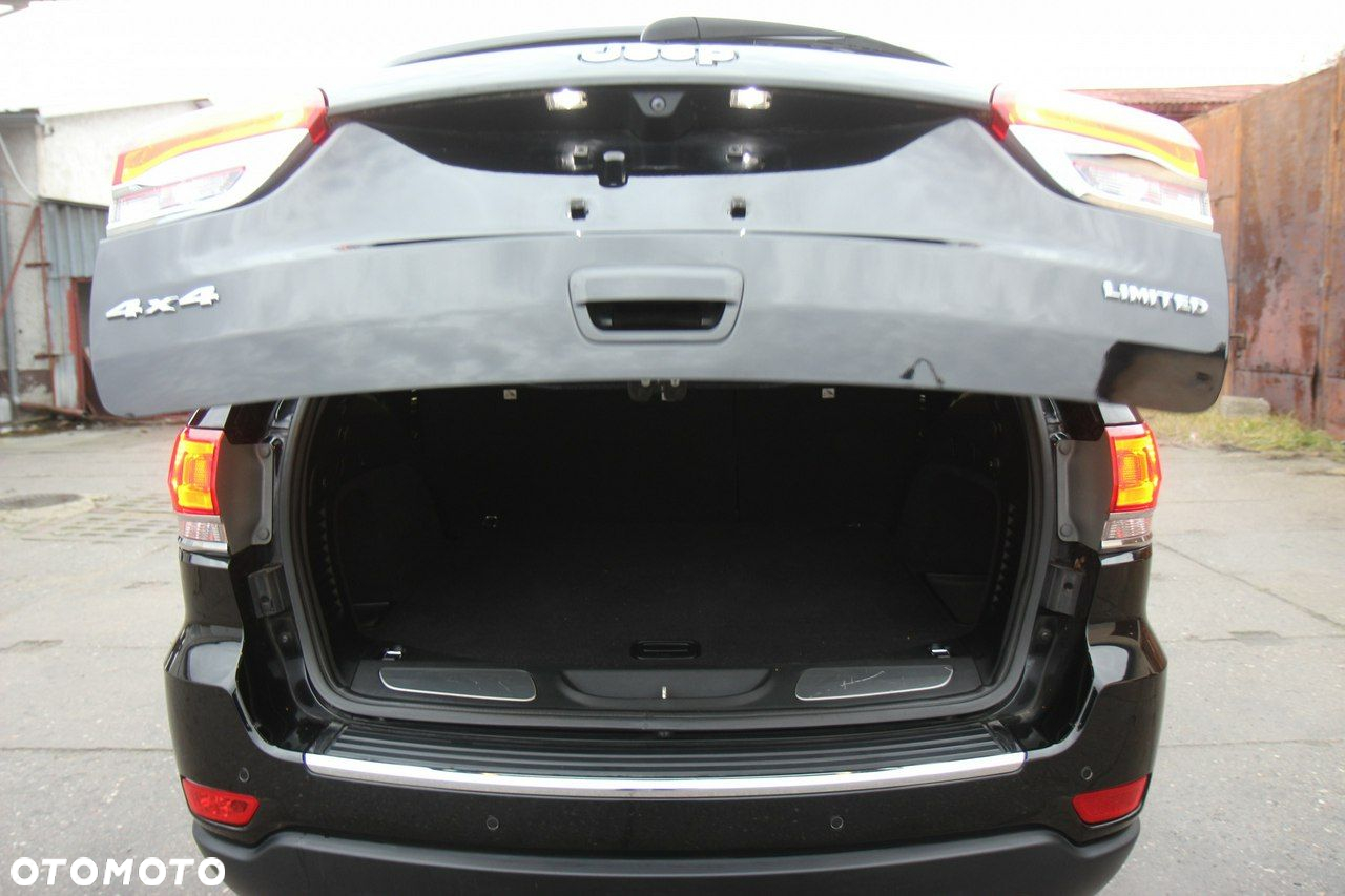 Jeep Grand Cherokee - 15