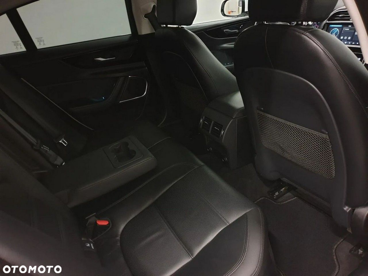 Jaguar XE 2.0 D180 SE - 28