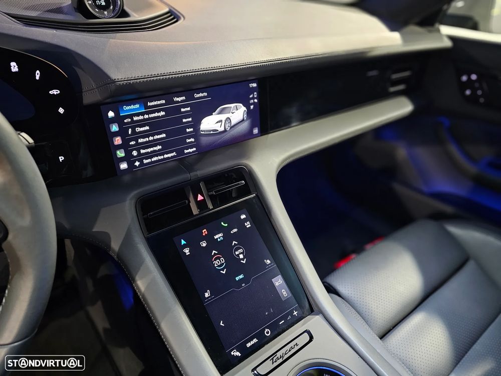 Porsche Taycan Cross Turismo 4 - 23