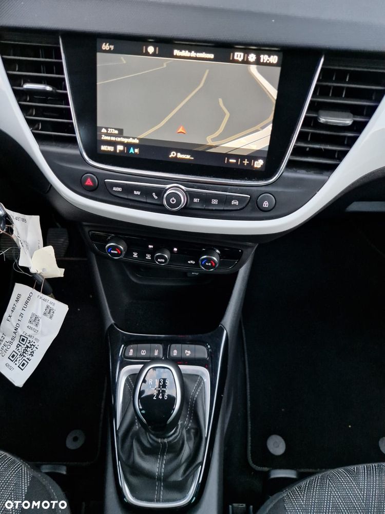 Opel Crossland X 1.2 T Design Line S&S - 20