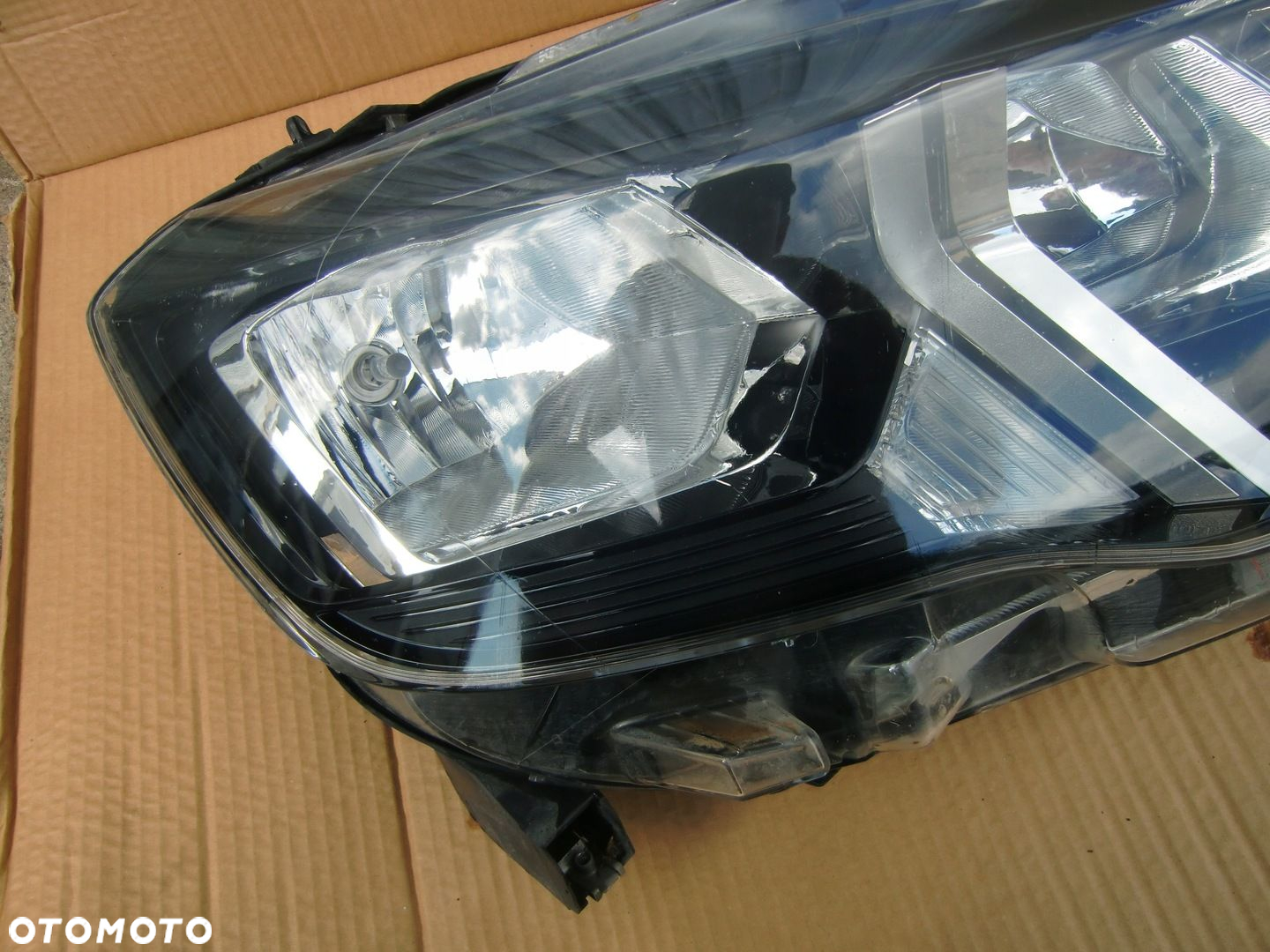 LAMPY PRAWA PEUGEOT PARTNER IV 4 EUROP ŁADNA - 2