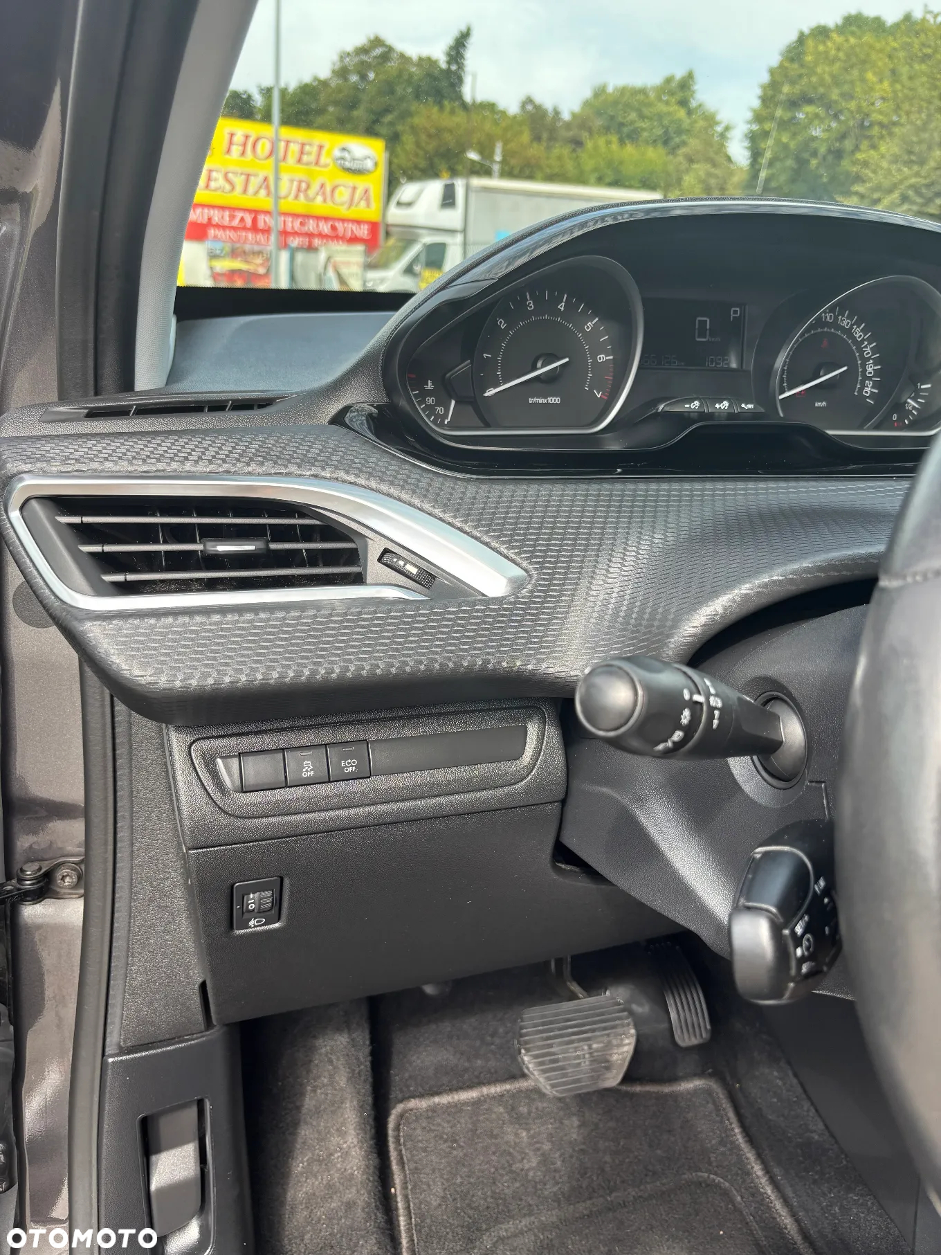 Peugeot 2008 1.2 Pure Tech Active S&S EAT6 - 23