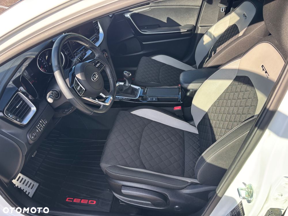 Kia ProCeed 1.5 T-GDI GT Line - 15