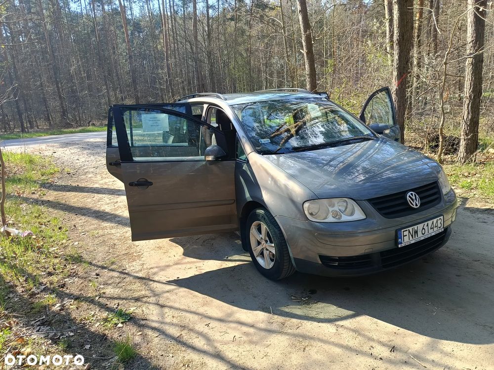 Volkswagen Touran - 1