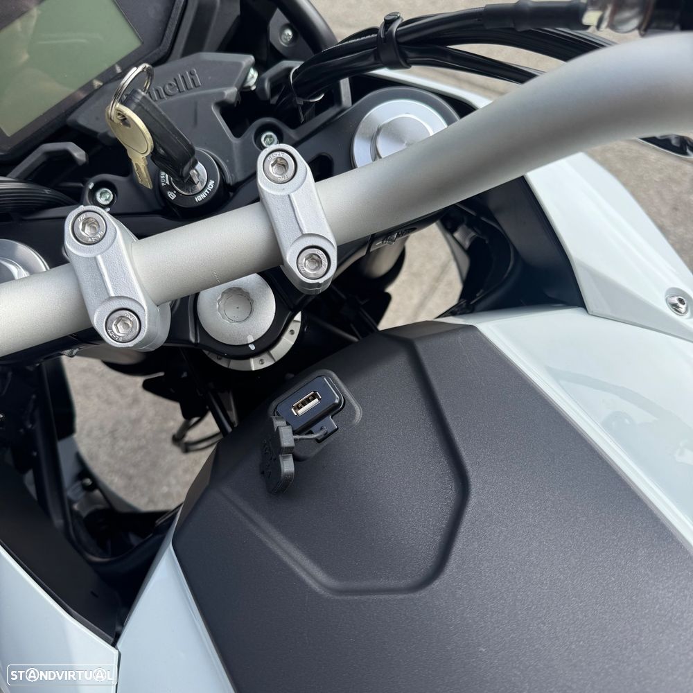 Benelli TRK 251 - 4