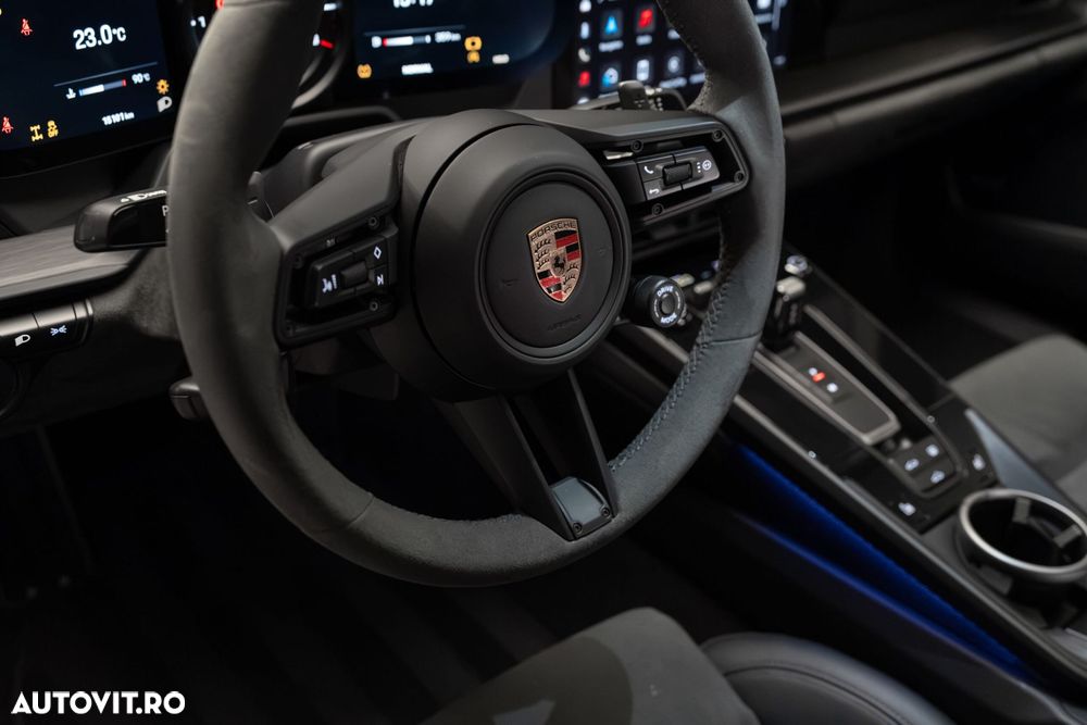 Porsche 911 Carrera 4 GTS PDK - 18